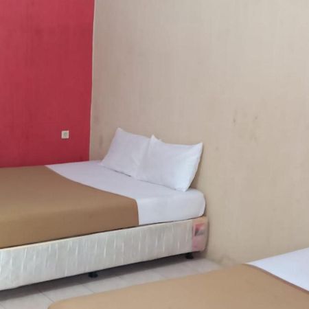 Hotel Nirwana Situbondo Redpartner Banyuanget ภายนอก รูปภาพ