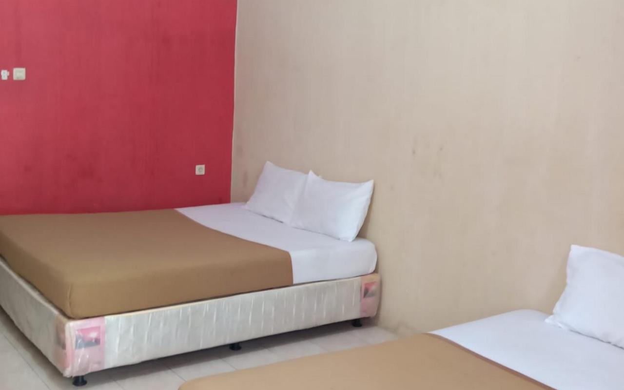 Hotel Nirwana Situbondo Redpartner Banyuanget ภายนอก รูปภาพ