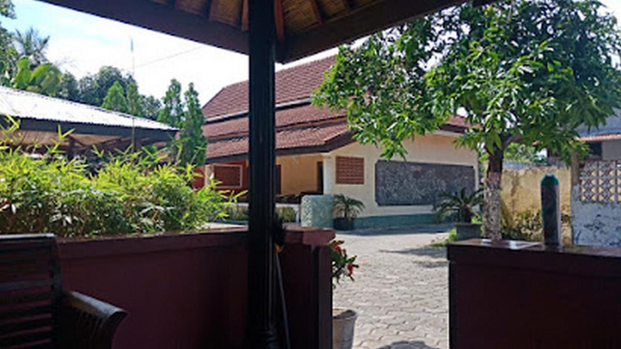 Hotel Nirwana Situbondo Redpartner Banyuanget ภายนอก รูปภาพ