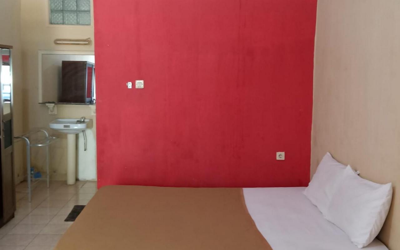 Hotel Nirwana Situbondo Redpartner Banyuanget ภายนอก รูปภาพ