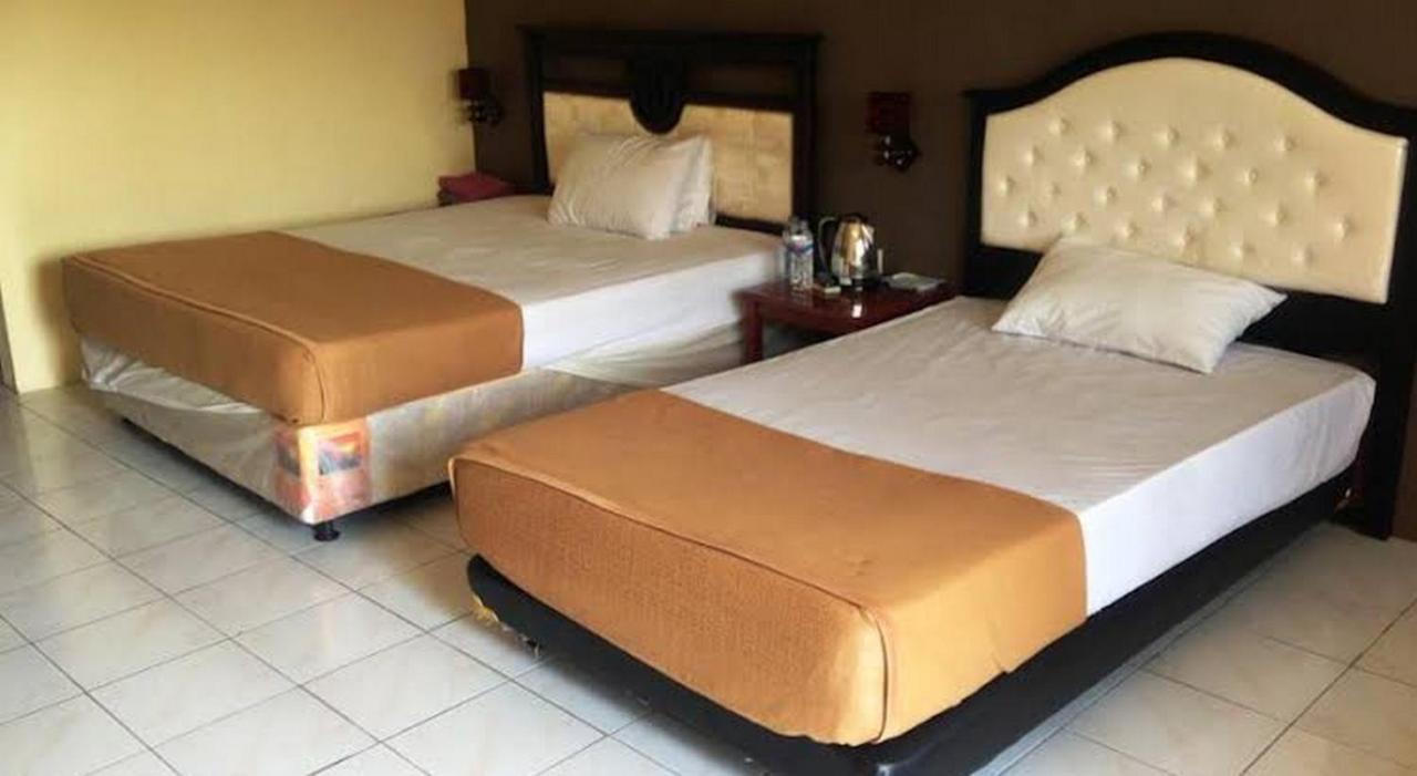 Hotel Nirwana Situbondo Redpartner Banyuanget ภายนอก รูปภาพ