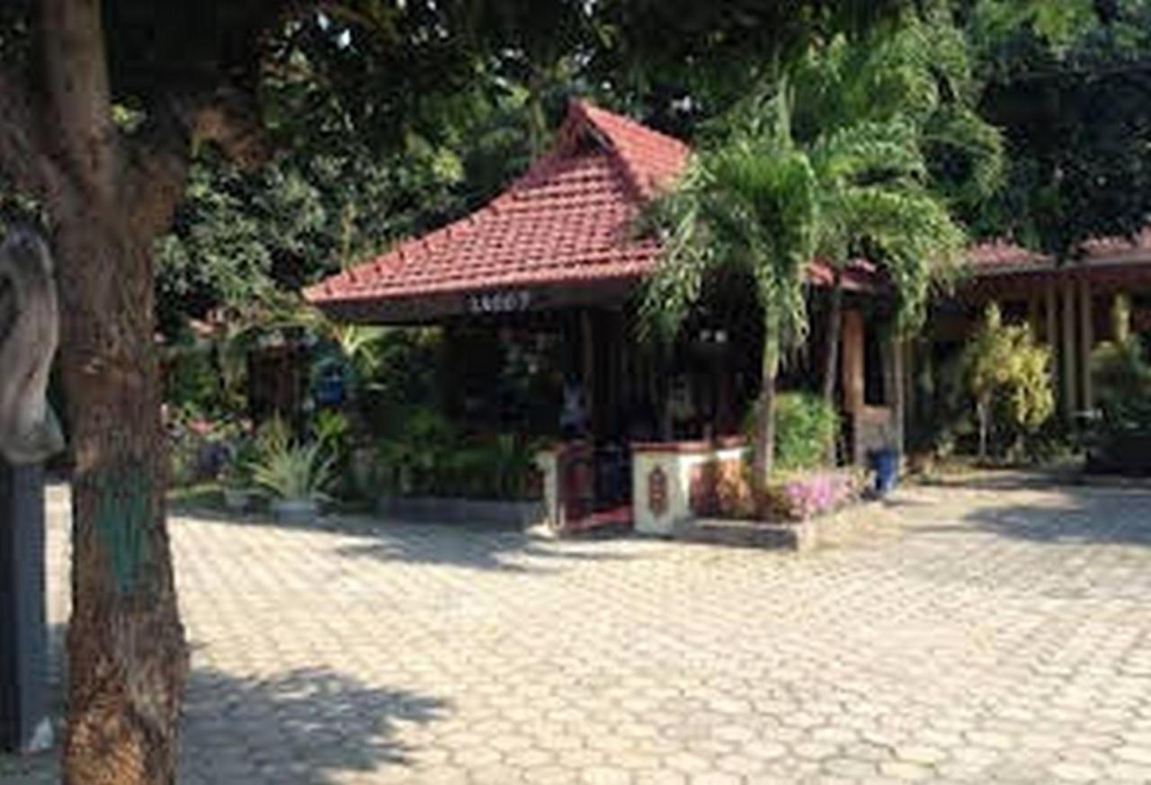 Hotel Nirwana Situbondo Redpartner Banyuanget ภายนอก รูปภาพ